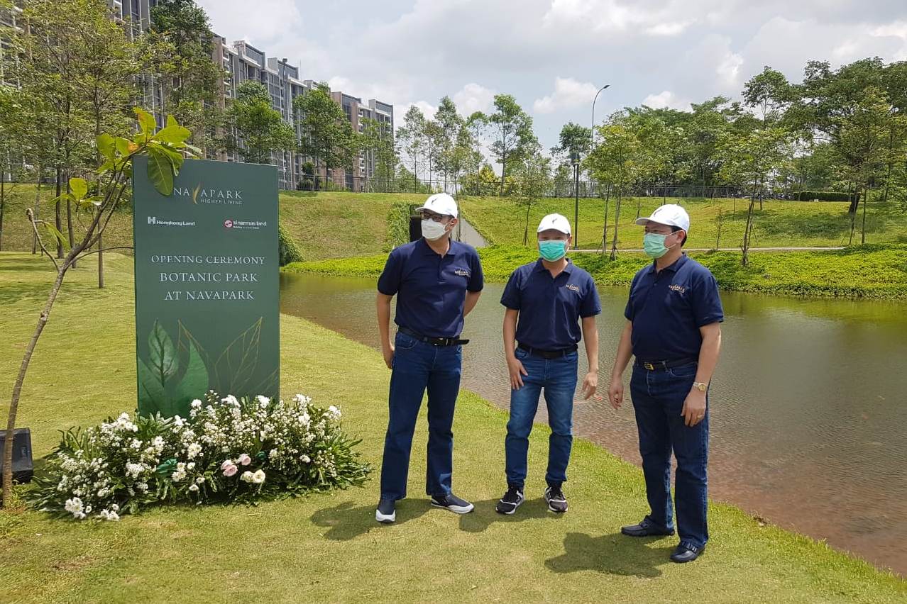 Division Head of Estate & Facility NavaPark Stefanus Astayasa (kiri) dan Project Director NavaPark Charles Siahaan (dua dari kiri).