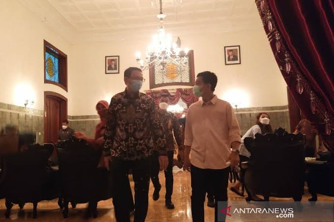 Basuki Tjahaja Purnama dan Gibran Rakabuming Raka
