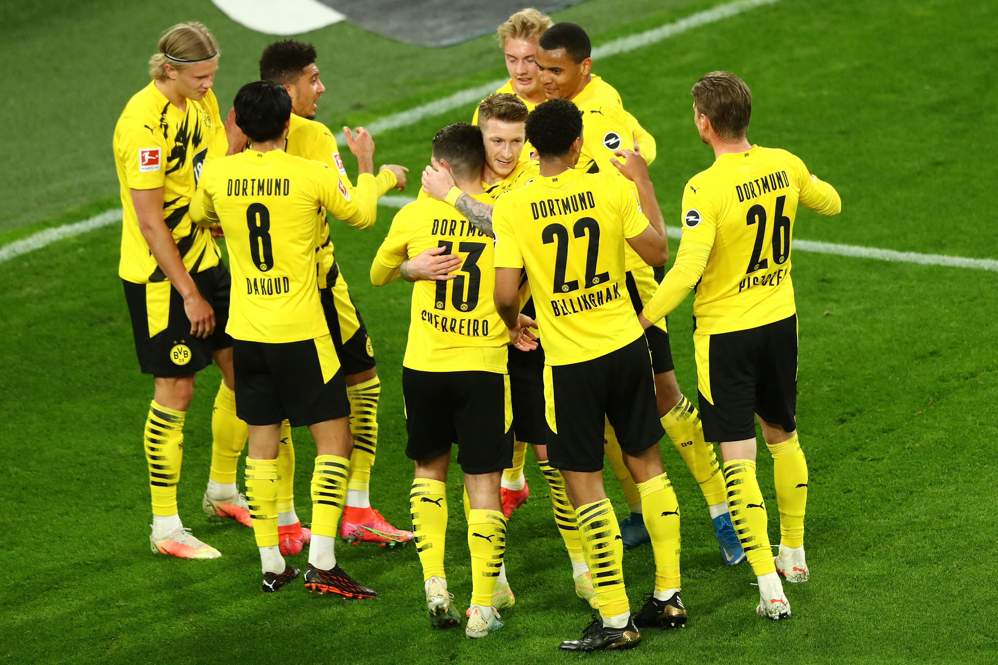 Para pemain Borussia Dortmund melakukan selebrasi usai mencetak gol ke gawang Union Berlin di laga Bundesliiga.