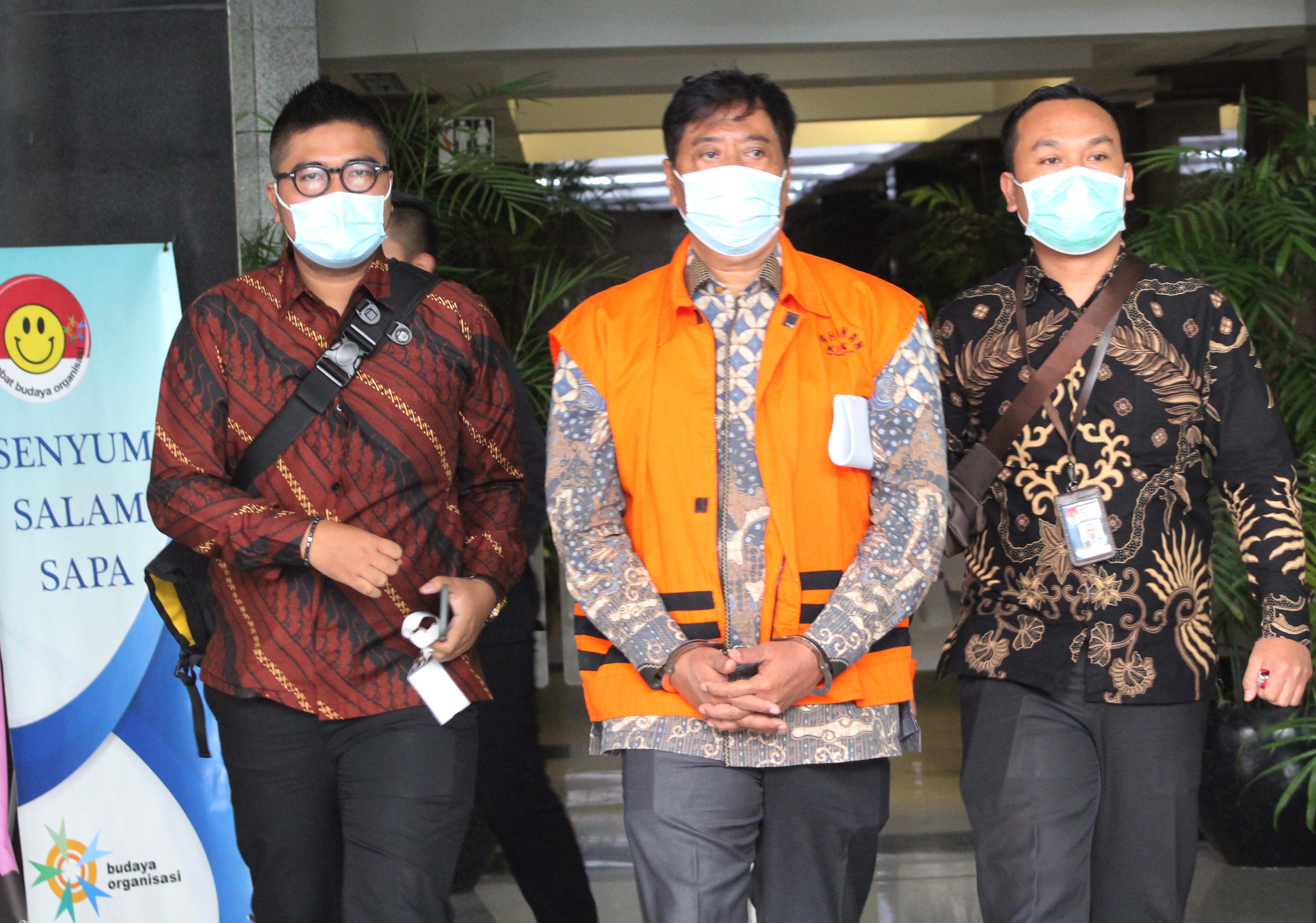 Penyuap mantan Menteri KKP Edhy Prabowo, Direktur PT Dua Putera Perkasa Pratama (PT DPPP) Suharjito (tengah).