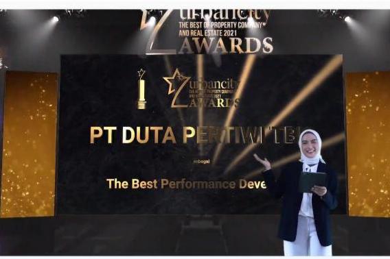 Dua perusahaan milik Sinar Mas Land meraih penghargaan The Best Performance Developer. 