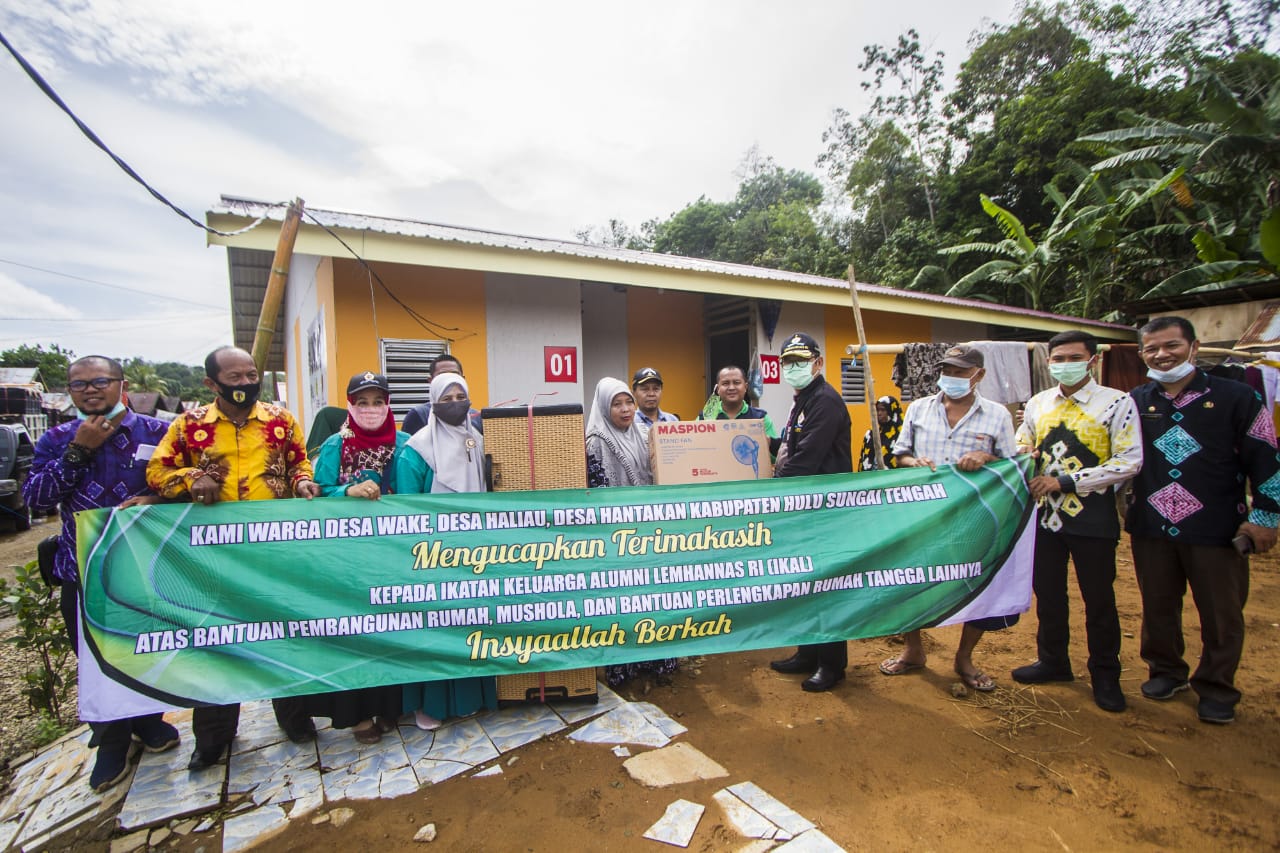 Program IKAL Peduli memberikan bantuan  bencana banjir di Kecamatan Hatakan,  Kabupaten Hulu Sungai Tengah, Kalimantan Selatan