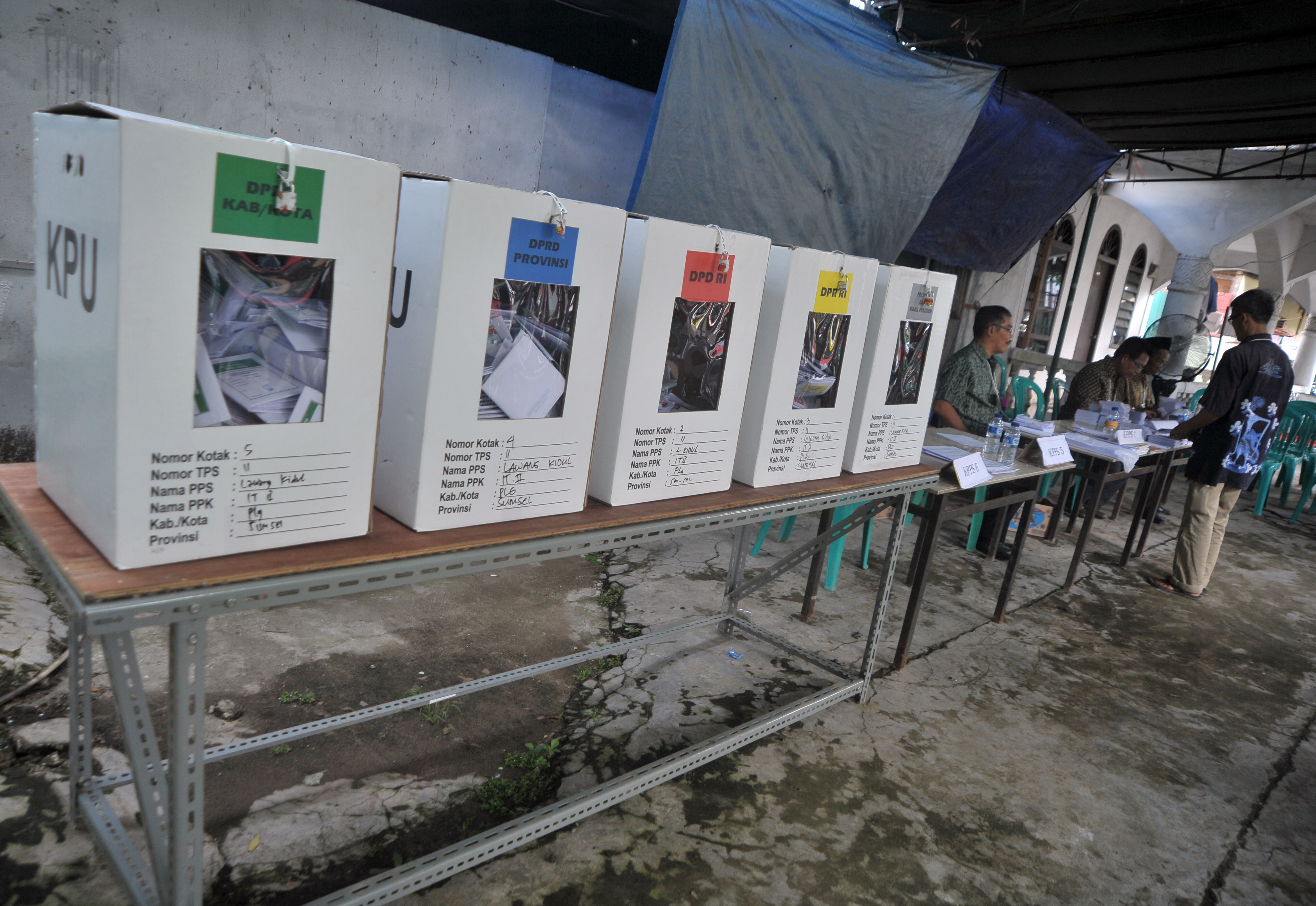 Pemilu 2019 yang dianggap bebannya terlalu berat bagi KPPS.