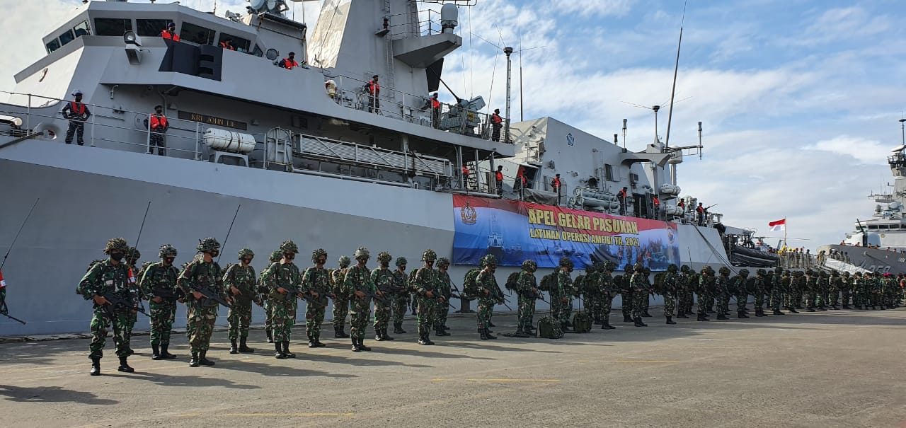 Apel gelar pasukan latihan operasi amfibi tahun anggaran 2021 berlangsung di dermaga JICT II, Tanjung Priok, Jakarta Utara, Selasa (6/4).