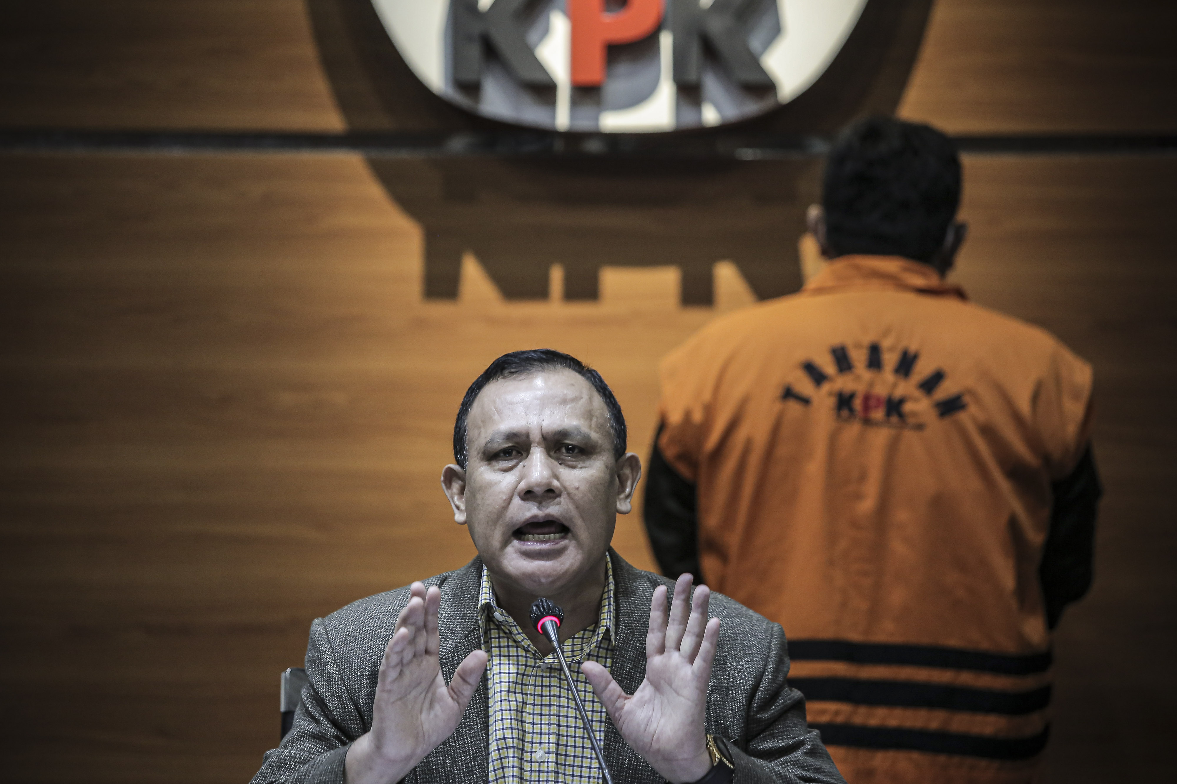 Ketua KPK Firli Bahuri menyampaikan keterangan pers di gedung Merah Putih.