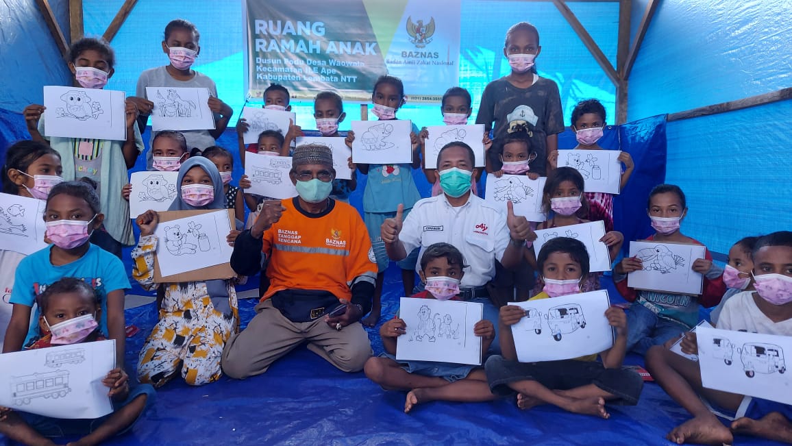 Anak-anak dari keluarga korban banjir di di Dusun Podu, Desa Waowala, Kecamatan ILE Ape, Kabupaten Lembata, NTT.