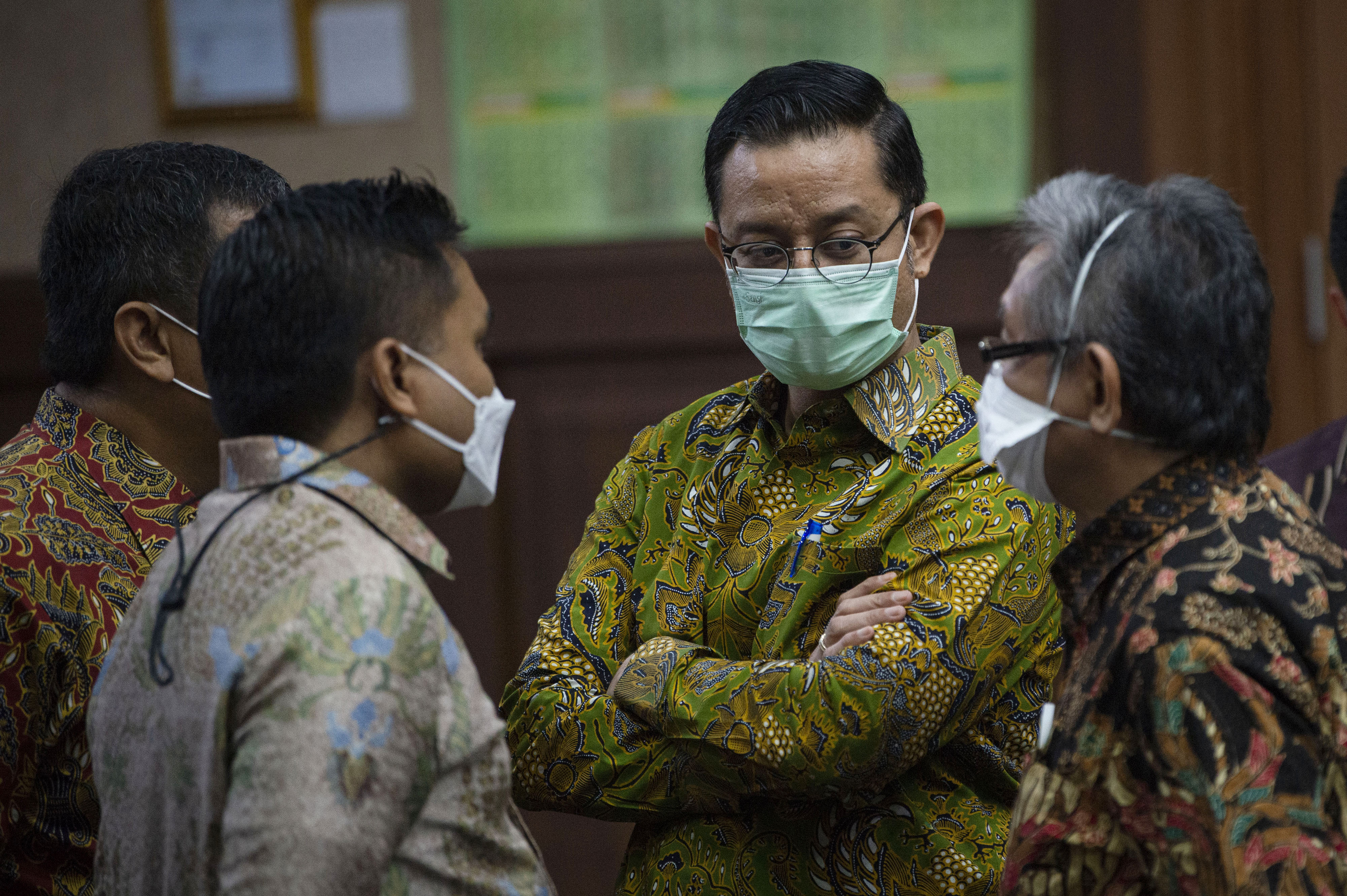 Hakim Ultimatum Juliari Jangan Coba-coba Menyuap Persidangan