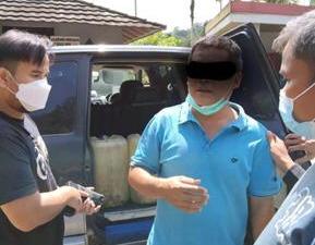 Tim gabungan termasuk Gakkum KLHK yang berkoordinasi dengan Satreskrim Polres Pasaman menangkap RAL. 