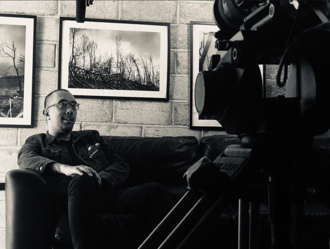 Vokalis Seringai, Arian, saat menjadi narasumber dokumenter Gelora Magnumentary: Saparua.