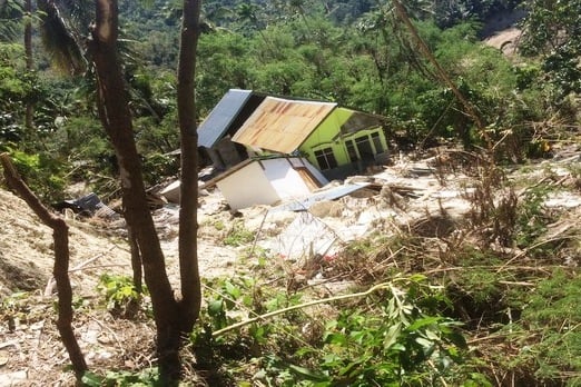 Salah satu rumah yang terdampak banjir dengan kondisi sangat memprihatinkan.