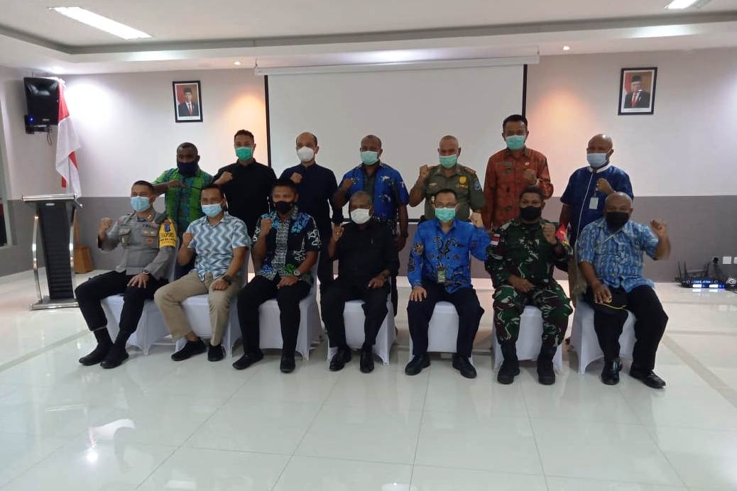 Ketua Sub PB PON XX Kabupaten Jayapura yang juga Bupati Jayapura, Mathius Awoitauw memimpin Rakor di SBY,Kota Sentani, Kab Jayapura.