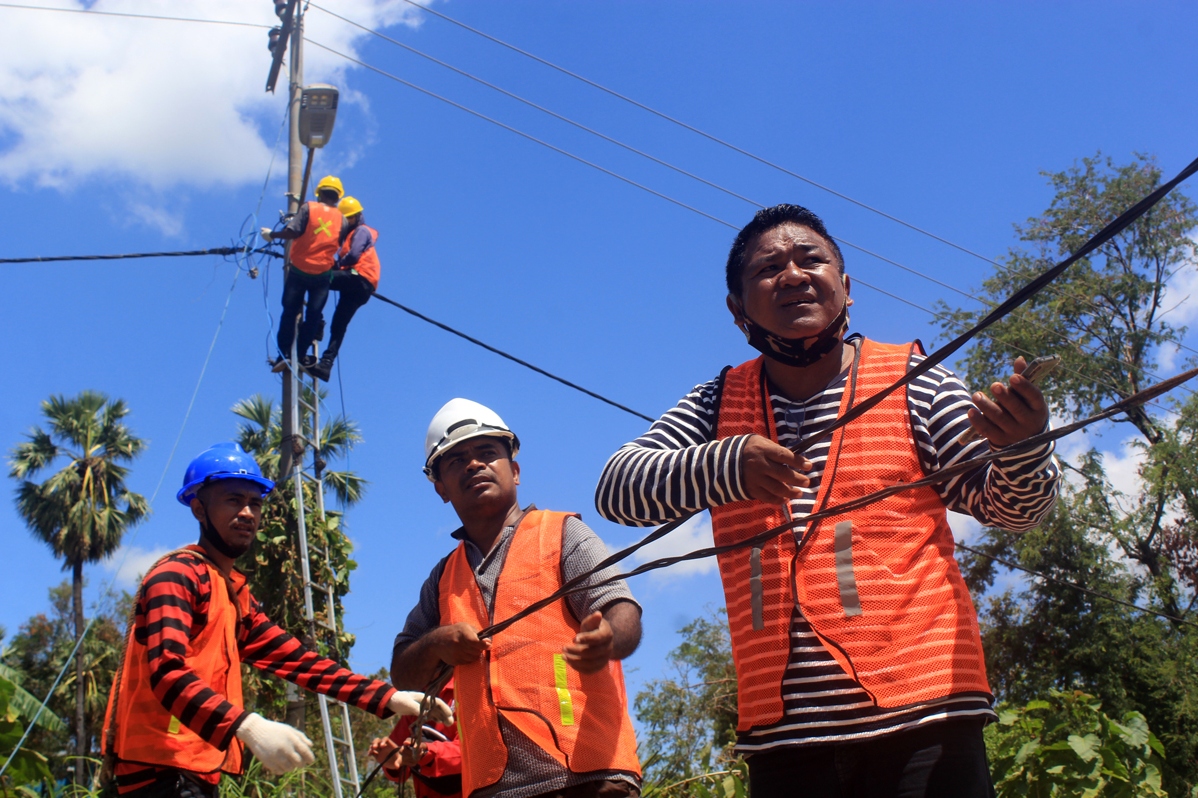 PLN di NTT Bangun Tower Darurat untuk Empat Kabupaten