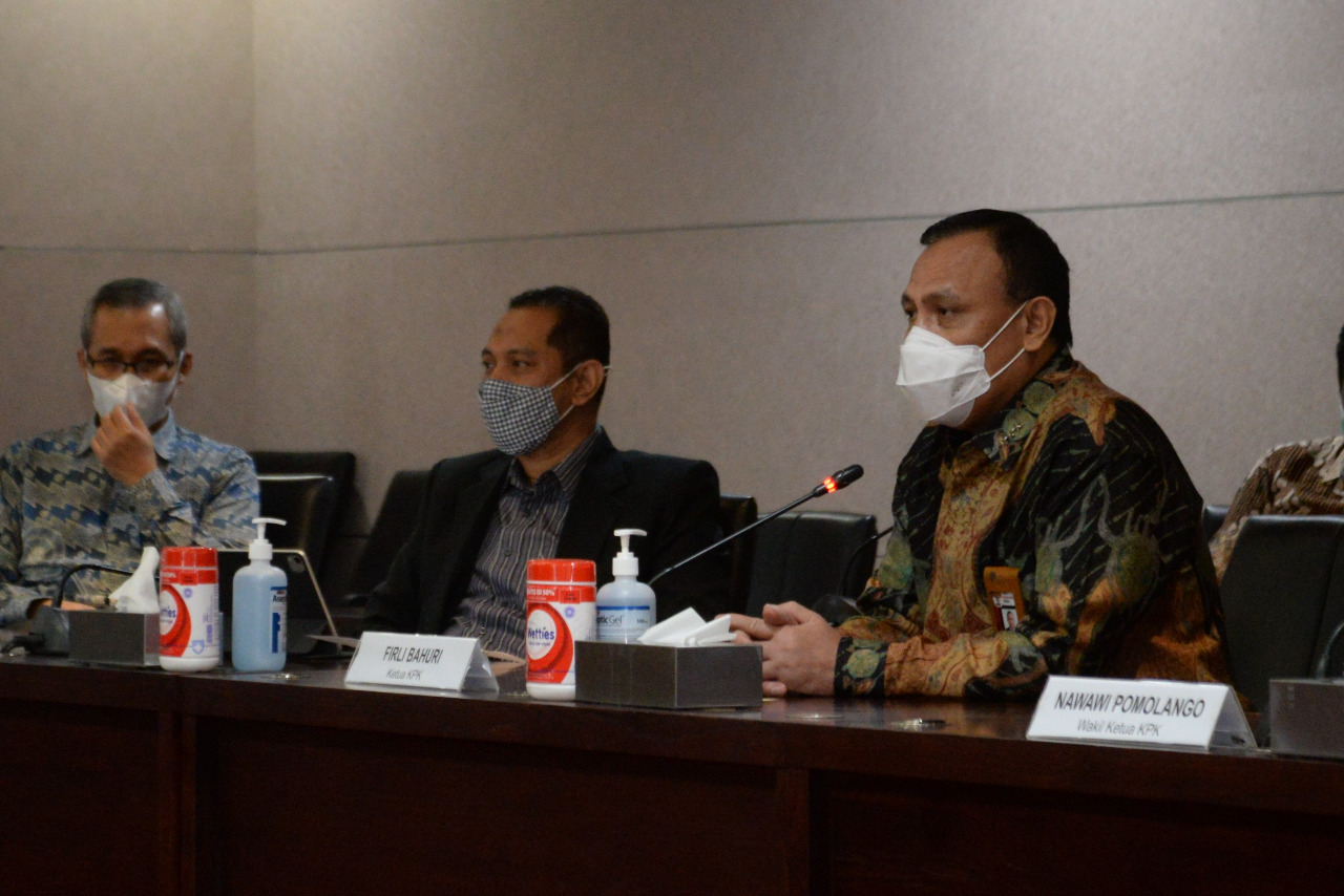 Ketua KPK Firli Bahuri (kanan), Wakil Ketua KPK Alexander Marwata (kanan), dan Wakil Ketua KPK Nurul Ghufron (tengah). 