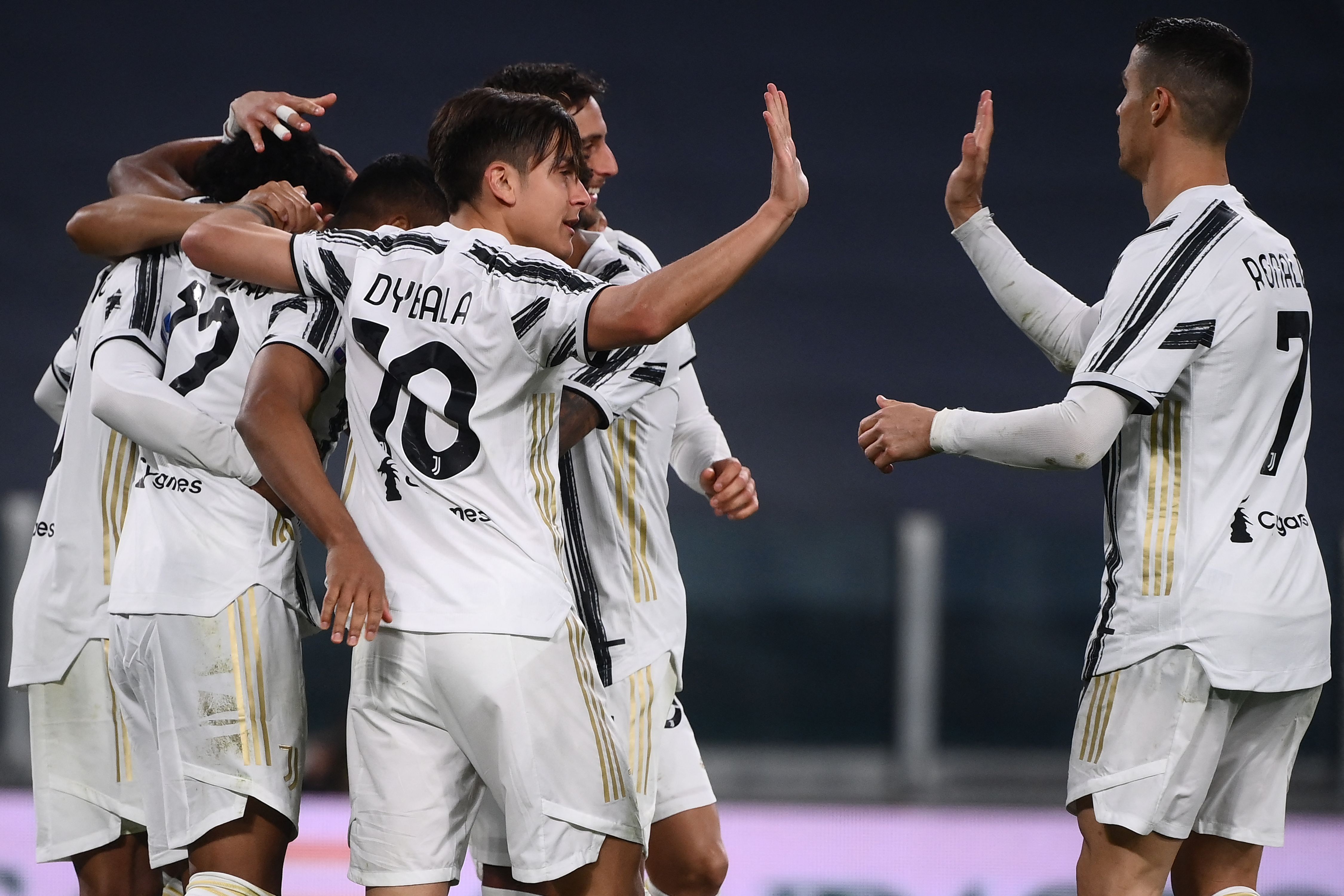 Para pemain Juventus melakukan selebrasi usai mencetak gol ke gawang lawan.