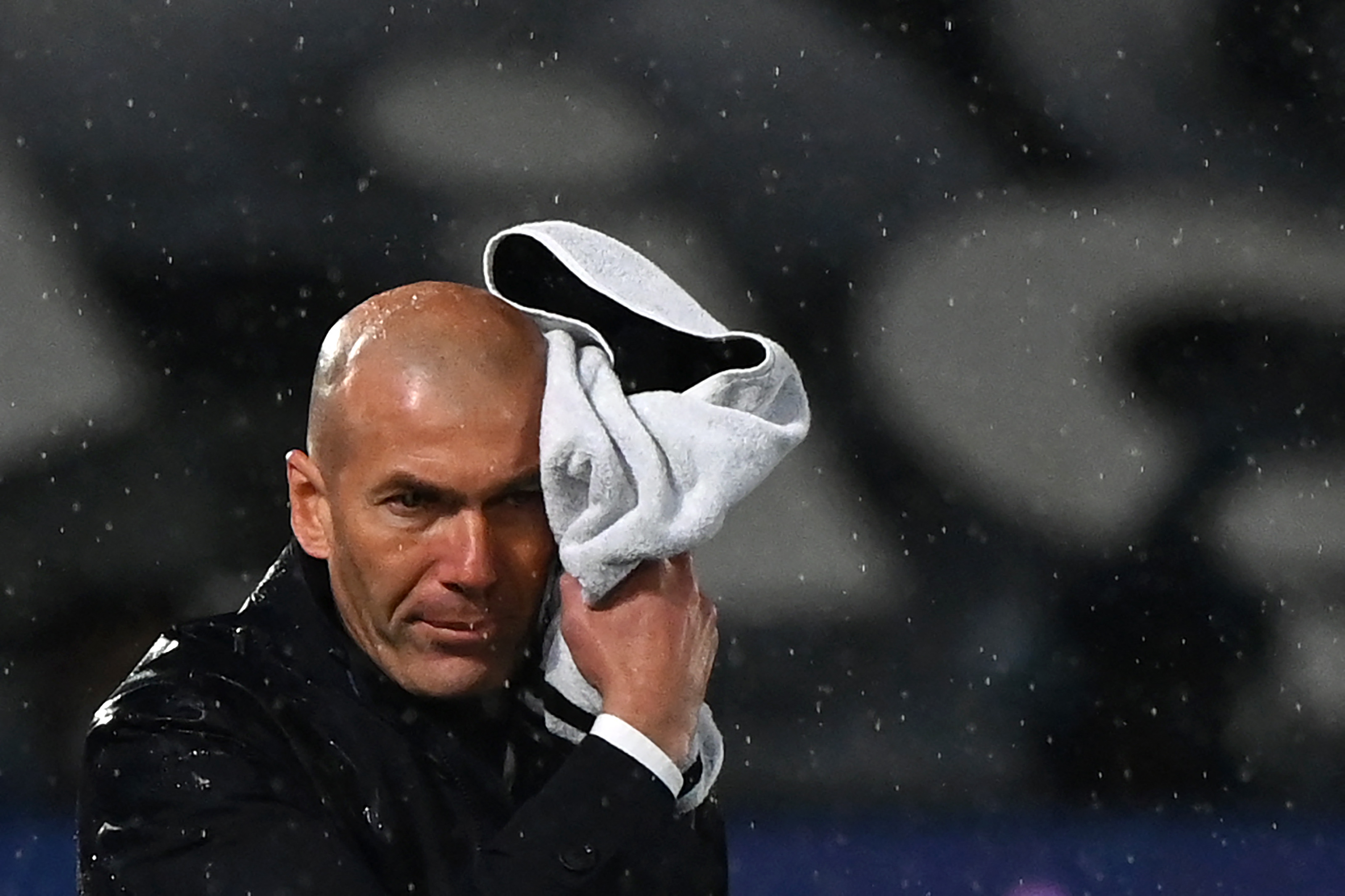 Pelatih real madrid Zinedine Zidane saat mendampingi timnya ketika ditahan imbang Real Betis.