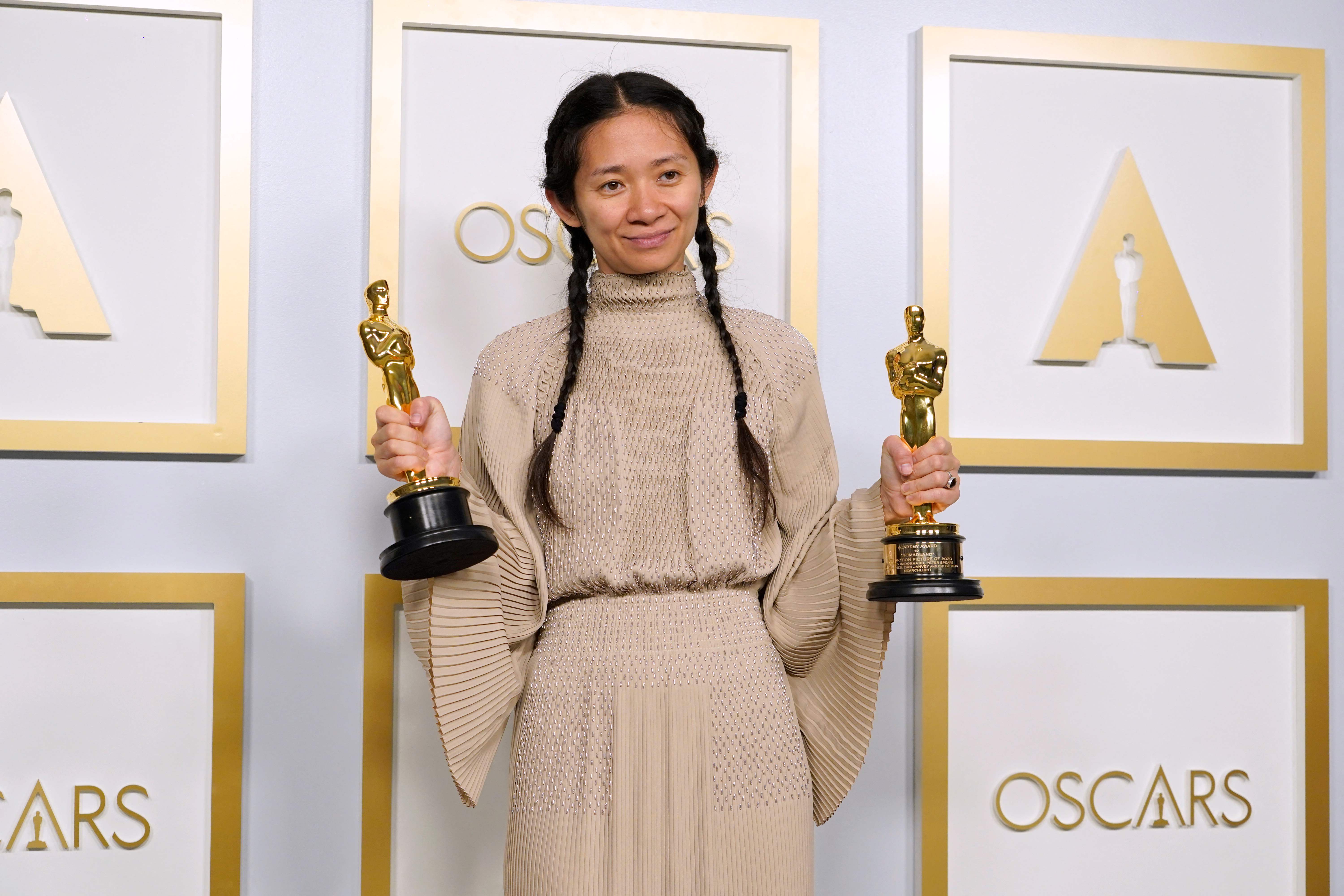 Nomadland dinobatkan sebagai film terbaik pada Academy Awards ke-93, karya sutradara Chloe Zhao.