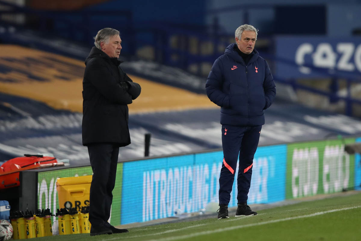 Pelatih Everton Carlo Ancelotti (kiri) dan pelatih Tottenham Hotspur Jose Mourinho.
