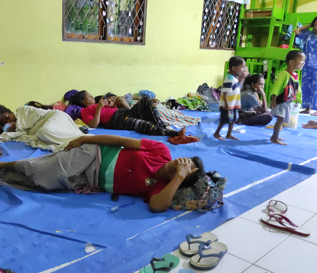 Ilustrasi Pengungsi korban banjir bandang menempati posko pengusian di Madrasah Aliyah Negeri (MAN) 1 Flores Timur