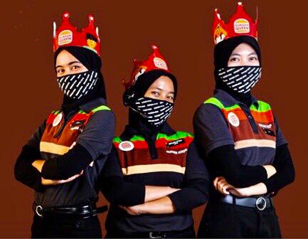 Para pegawai perempuan Burguer King.