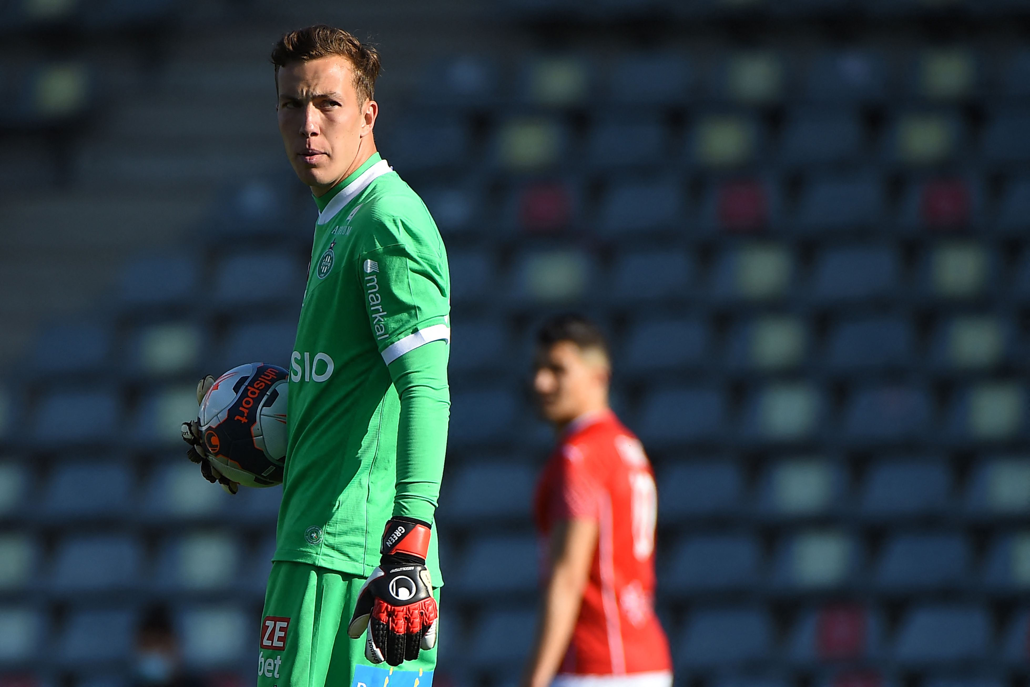 Penjaga gawang Saint-Etienne, Etienne Green.