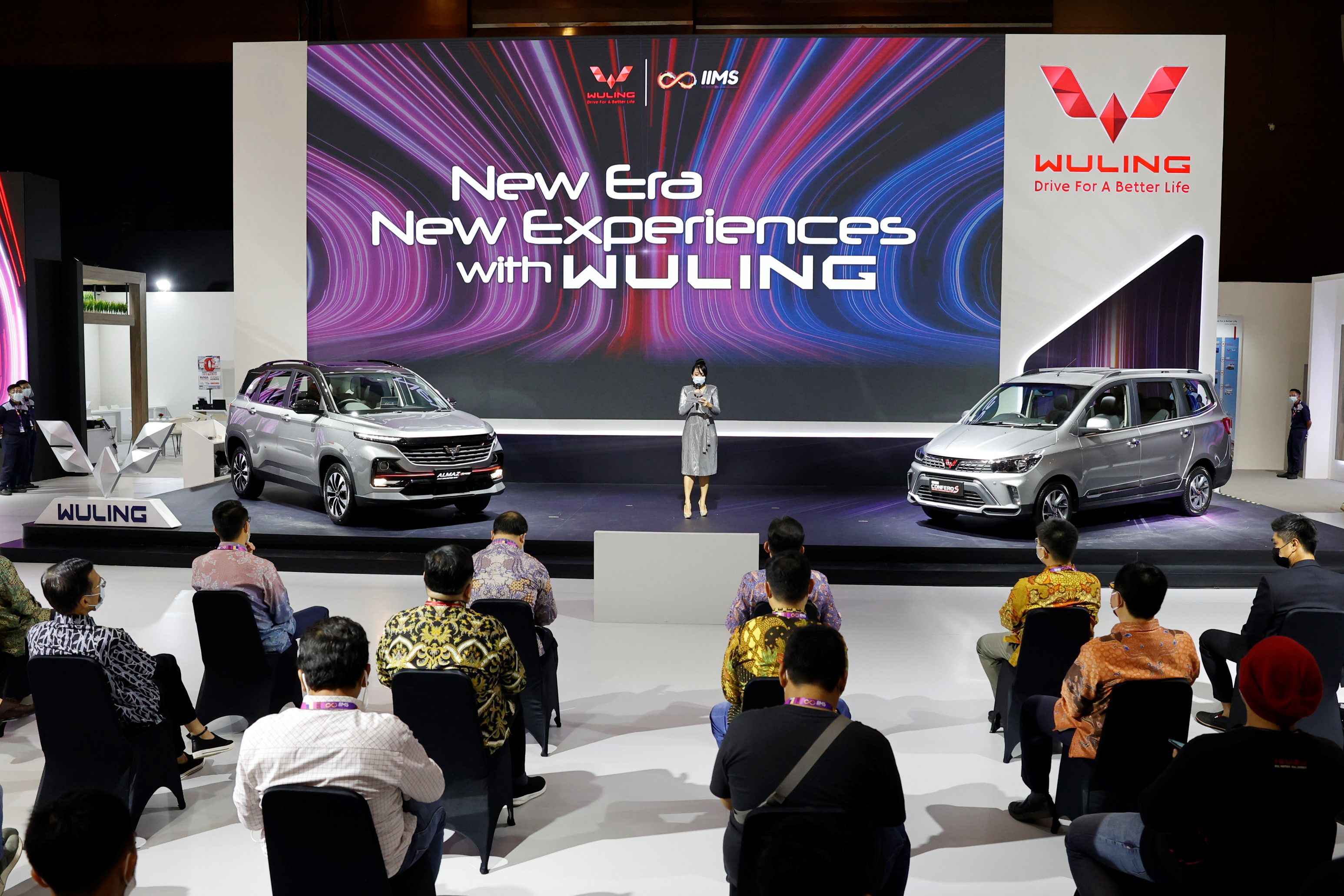 Wuling membawakan tema 'New Era New Experiences with Wuling' di IIMS Hybrid 2021.