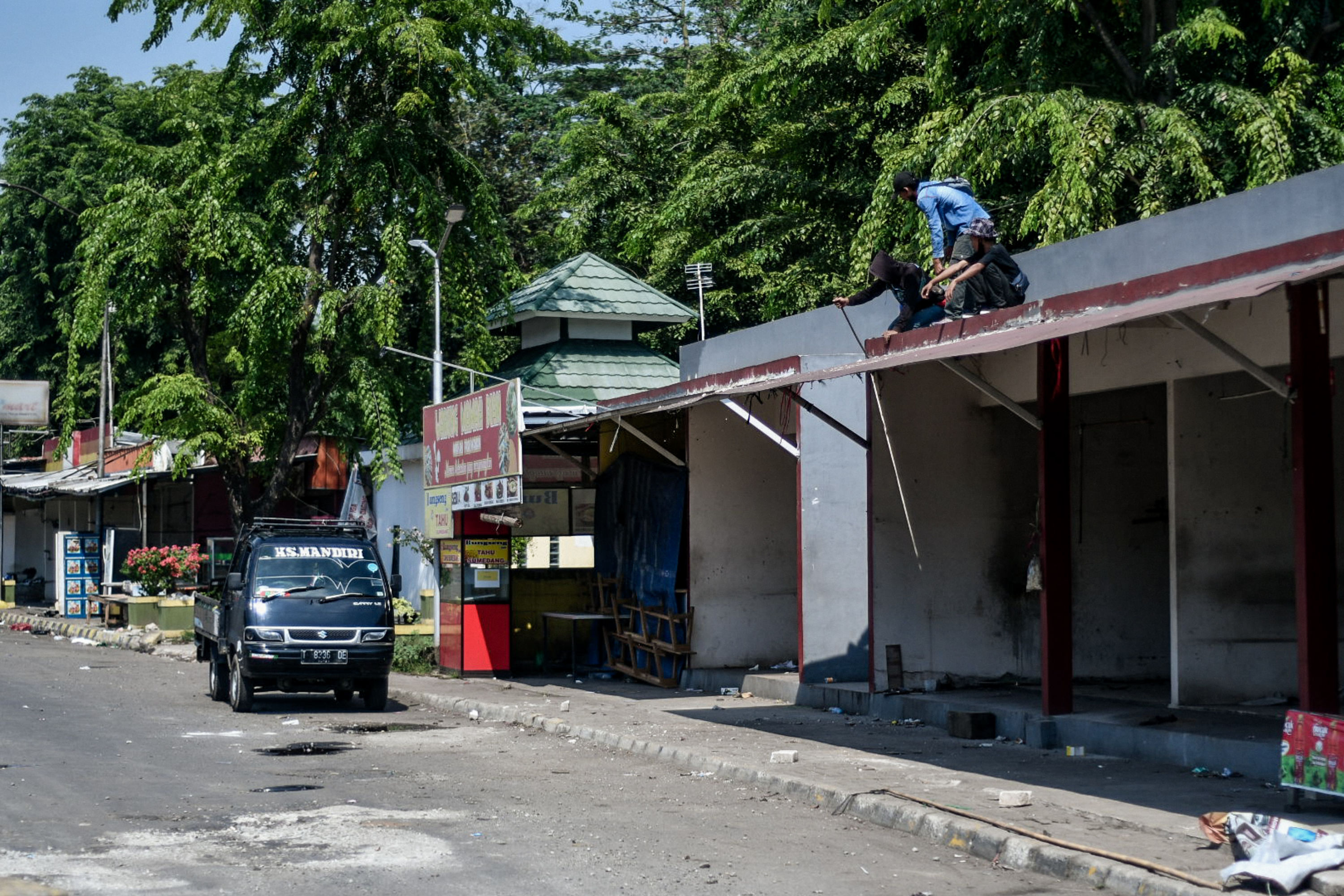 Suasana Rest Area KM 50 A yang ditutup secara permanen pada 20 Desember 2020 lalu di Tol Jakarta-Cikampek, Karawang, Jawa Barat.