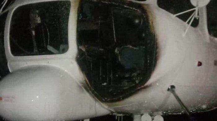 Helikopter milik PT Ersa Eastern Aviation yang diparkir di Bandara Udara Aminggaru, Ilaga Kabupaten Puncak yang dibakar.