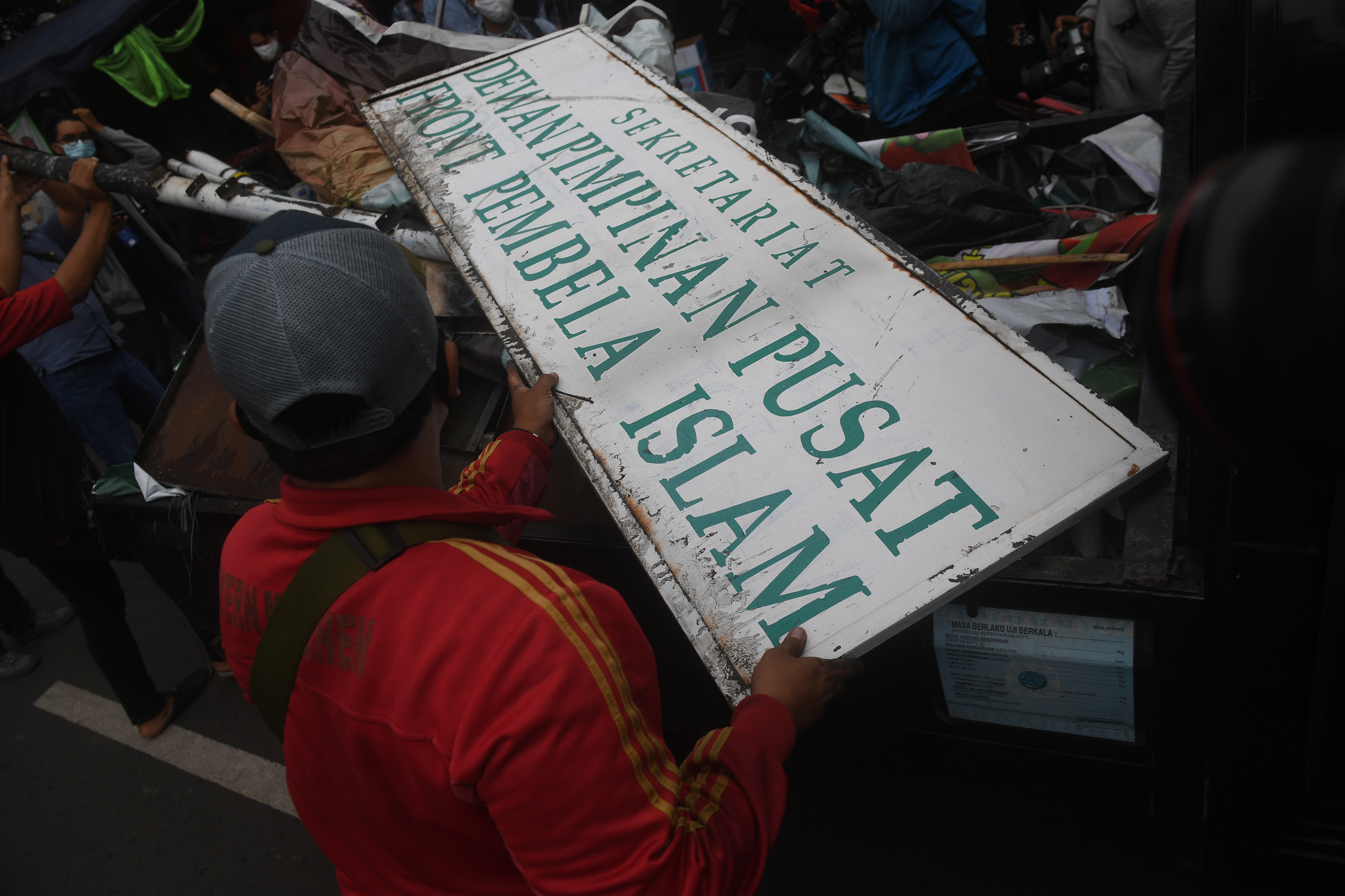 Plang Sekretariat FPI di Petamburan