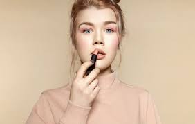 Riasan wajah: nude look. 