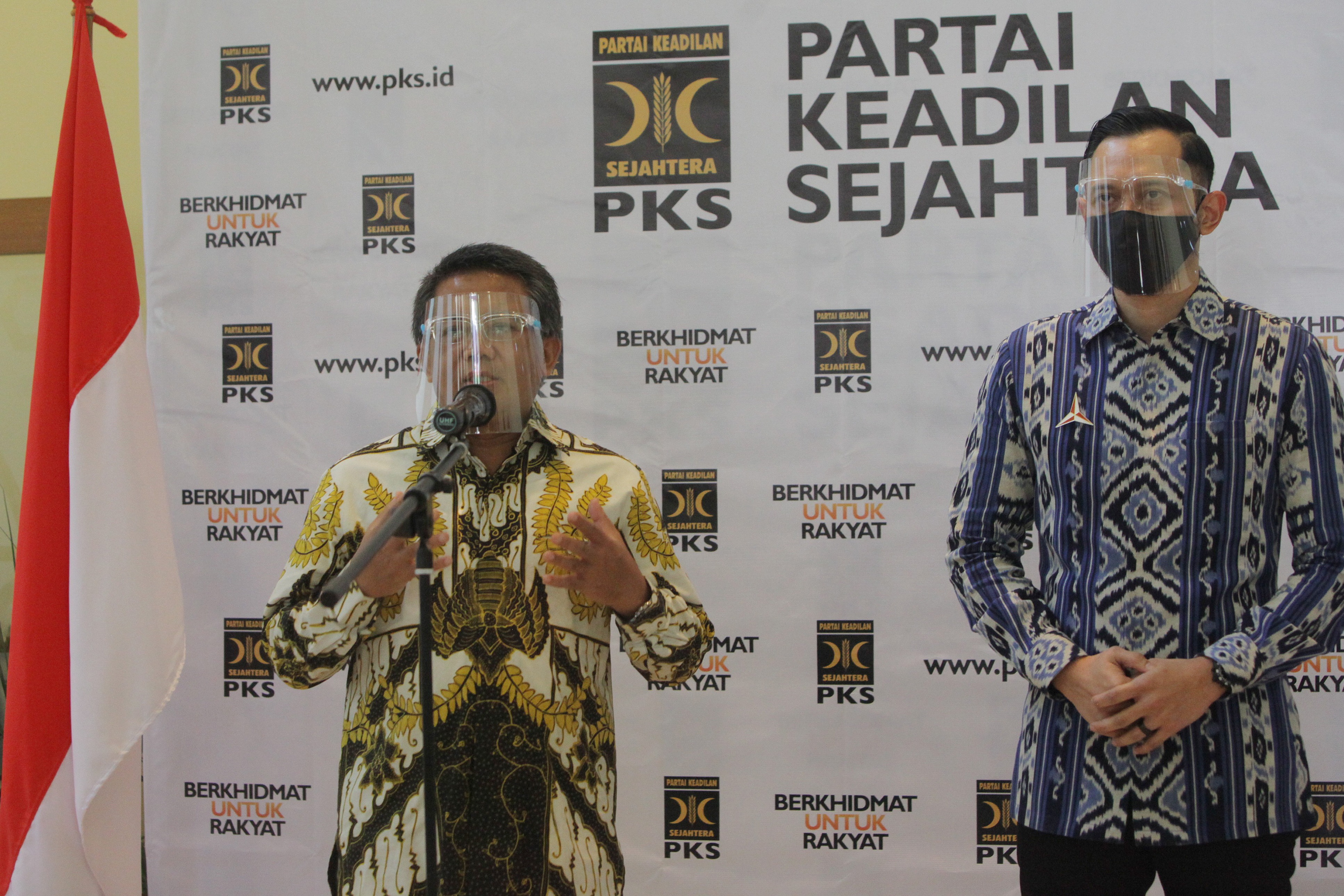 Presiden PKS Sohibul Iman (kiri) dan Ketua Umum Partai Demokrat Agus Harimurti Yudhoyono (kanan).