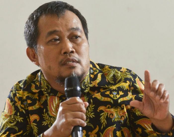 Koordinator Masyarakat Anti Korupsi Indonesia (MAKI) Boyamin Saiman saat diwawancarai wartawan. 
