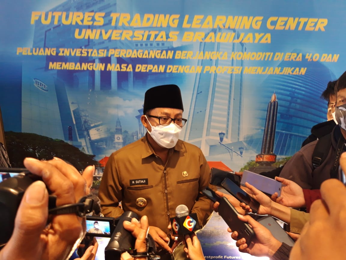  Mahasiswa Perkuat Ekonomi Melalui Perdagangan Berjangka di Malang