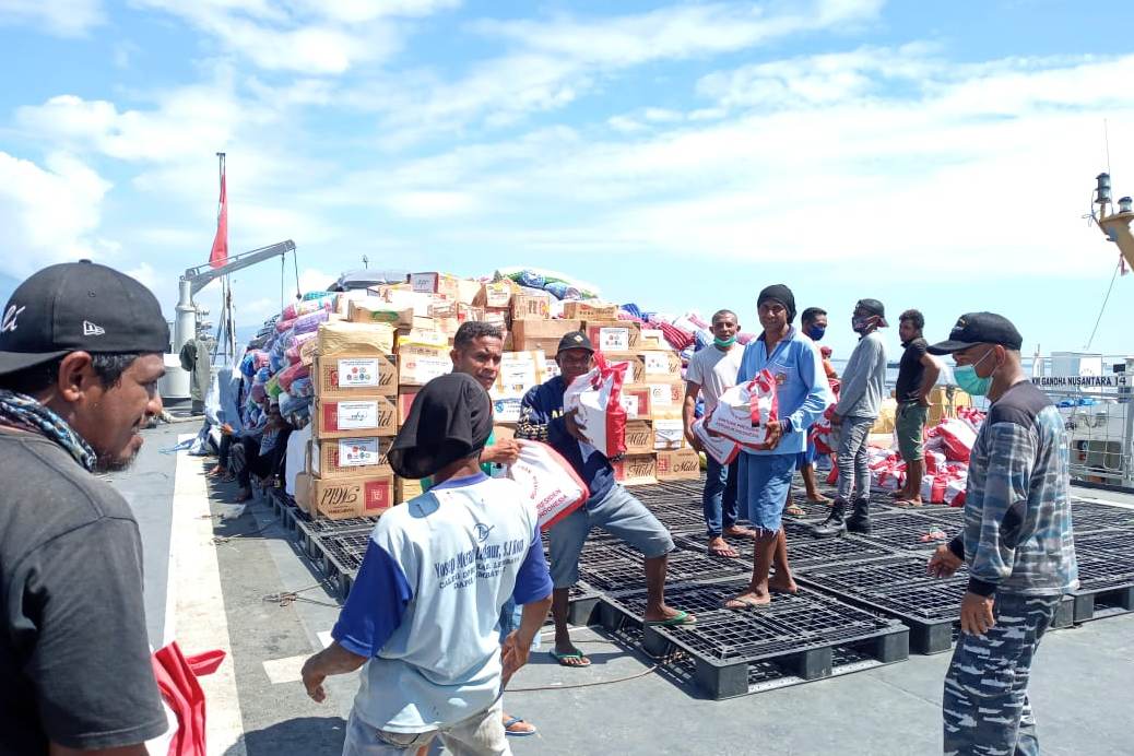 Paket bantuan dari Presiden tiba satu hari sebelum Jokowi tiba di Lembata besok.