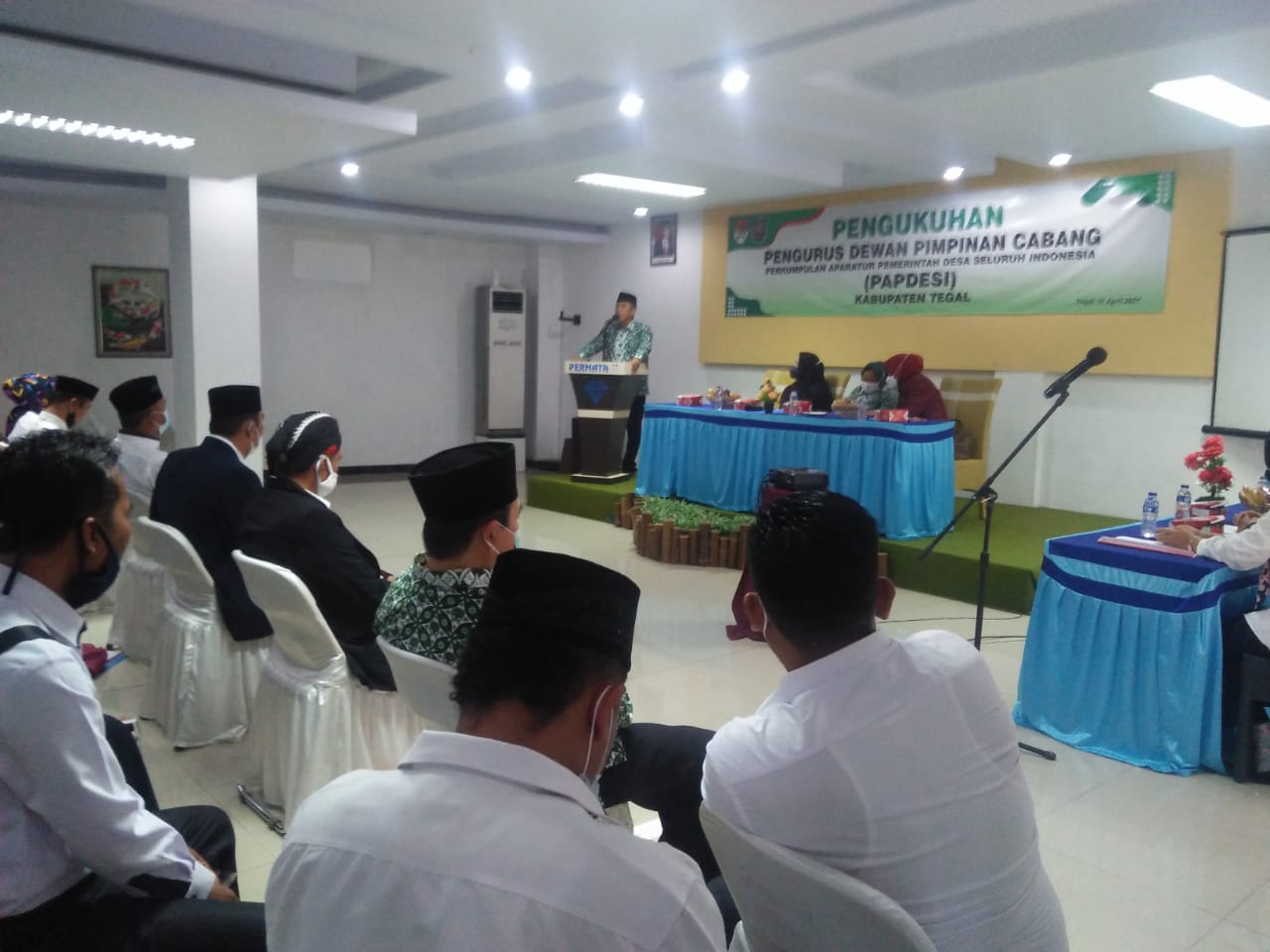 Suasana pengukuhan kepemimpinan DPC Papdesi Kabupaten Tegal, Jawa Tengah, di Hotel Permata Inn, Slawi, Kabupaten Tegal