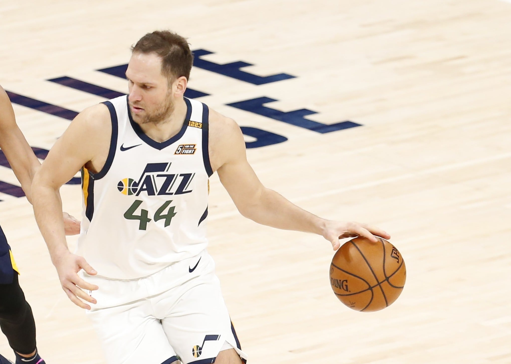 Aksi pemain Utah Jazz Bojan Bogdanovic di lapangan. Saat laga melawan Sacramento King, Bojan menyumbang 24 poin.