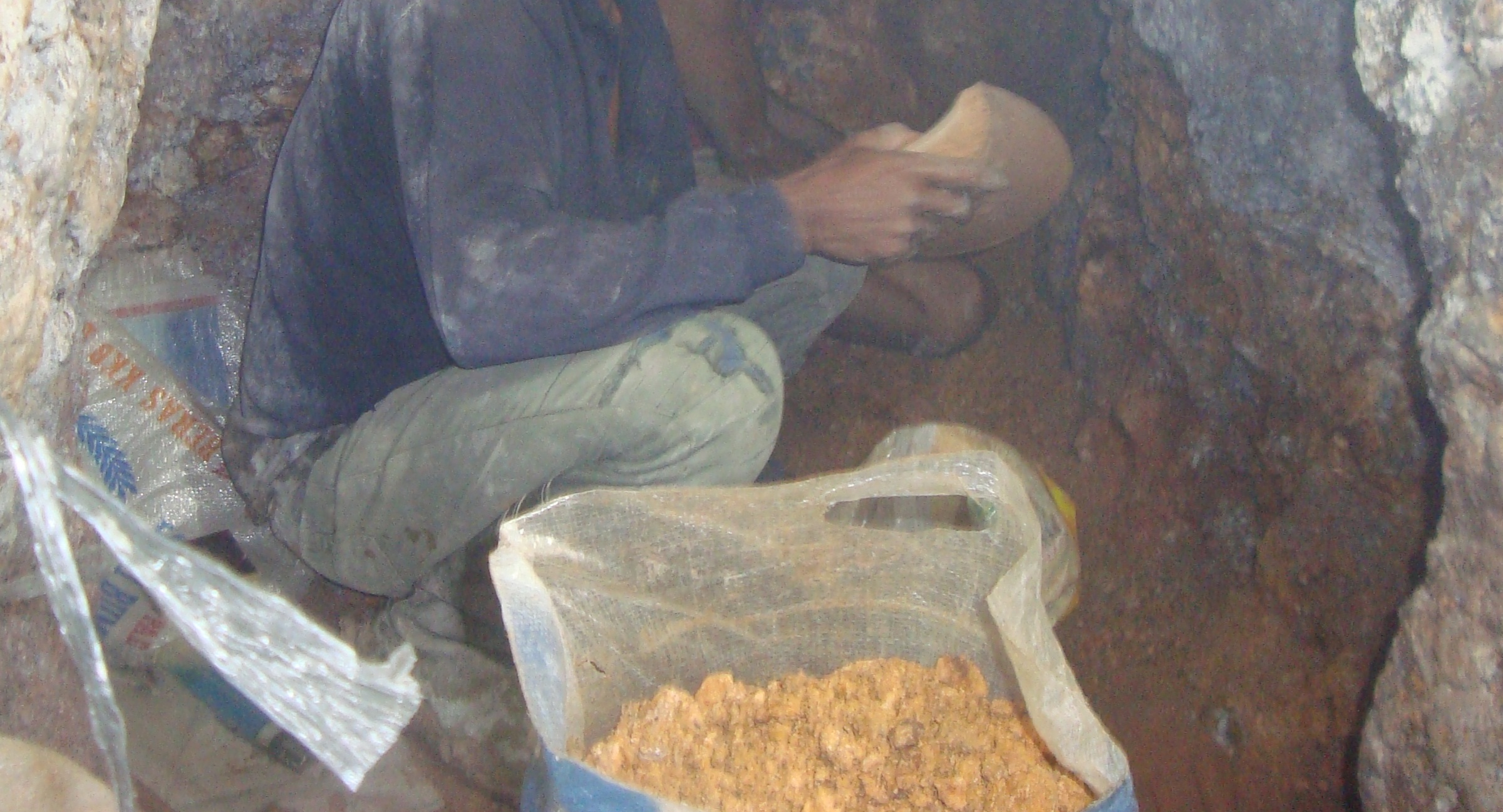 Ilustrasi pertambangan rakyat