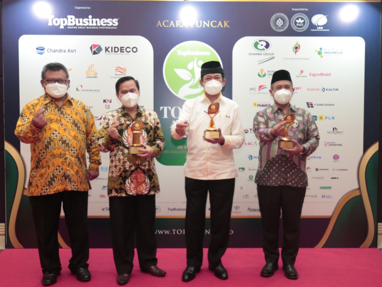 Baznas RI berhasil meraih tiga penghargaan sekaligus dalam ajang TOP CSR Awards 2021. 