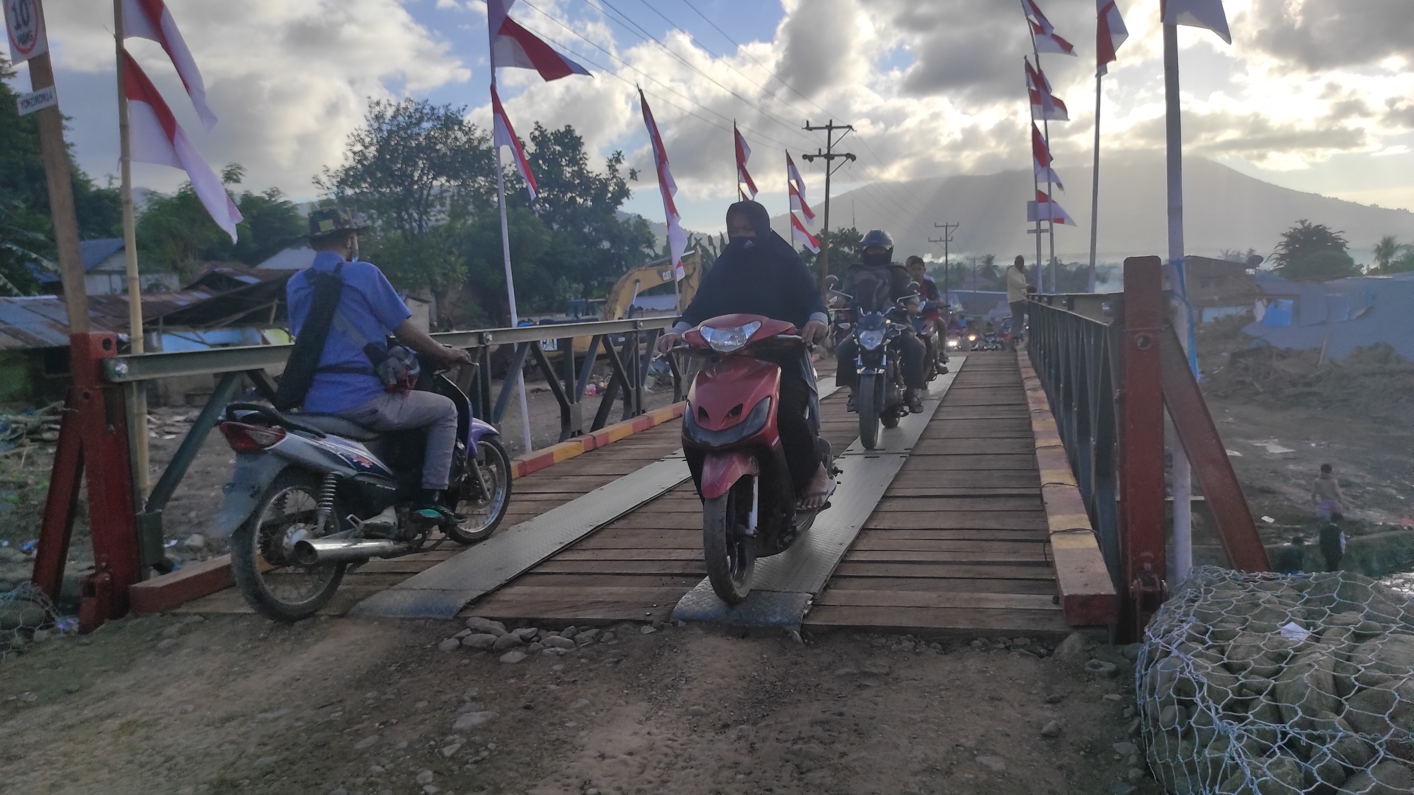 Jembatan Bailey Rampung, Warga Adonara Kembali Beraktivitas