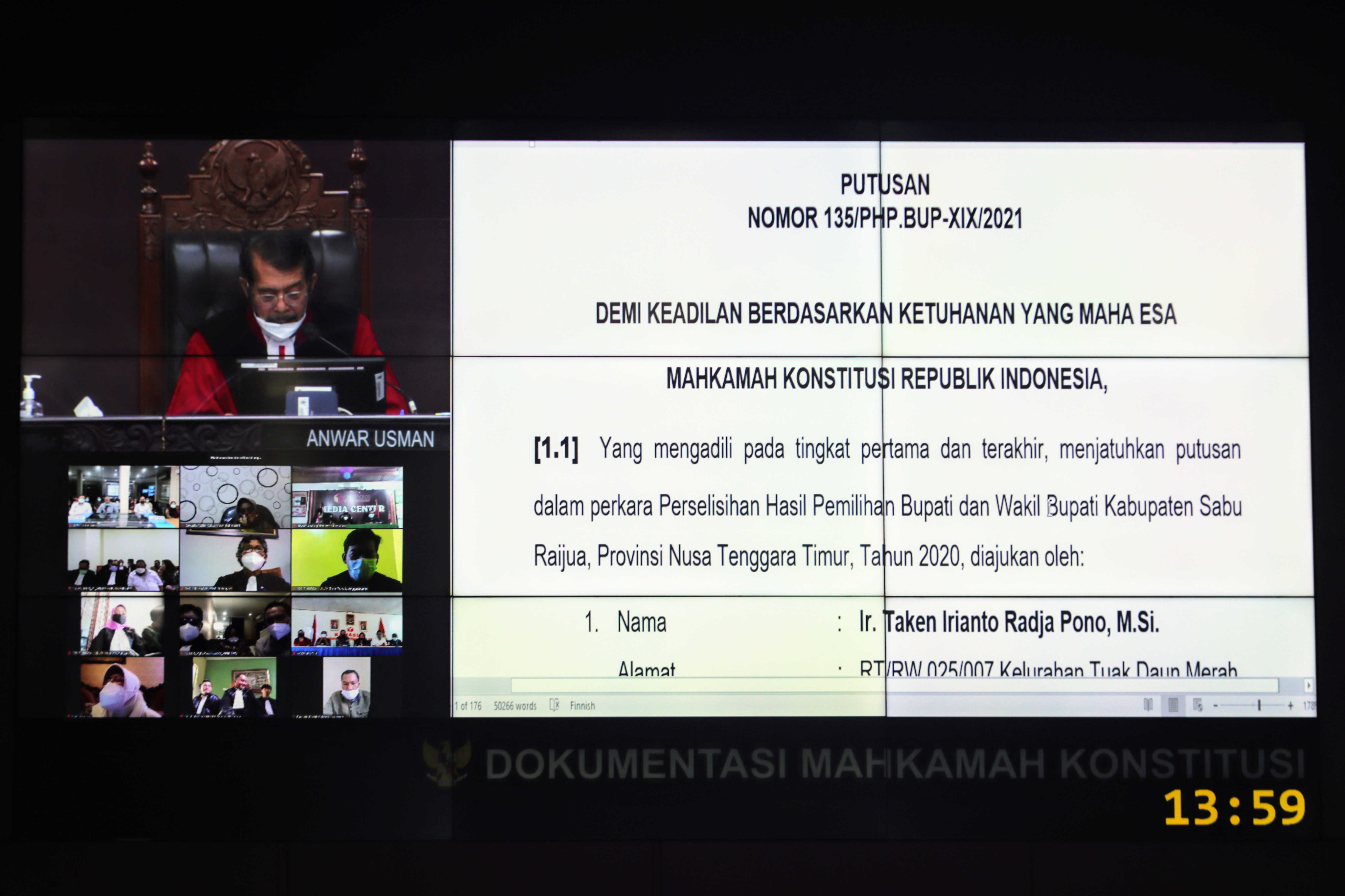 Ketua Mahkamah Konstitusi Anwar Usman saat membacakan putusan sidang perselisihan hasil pemilihan Bupati Kabupaten Sabu Raijua tahun 2020.