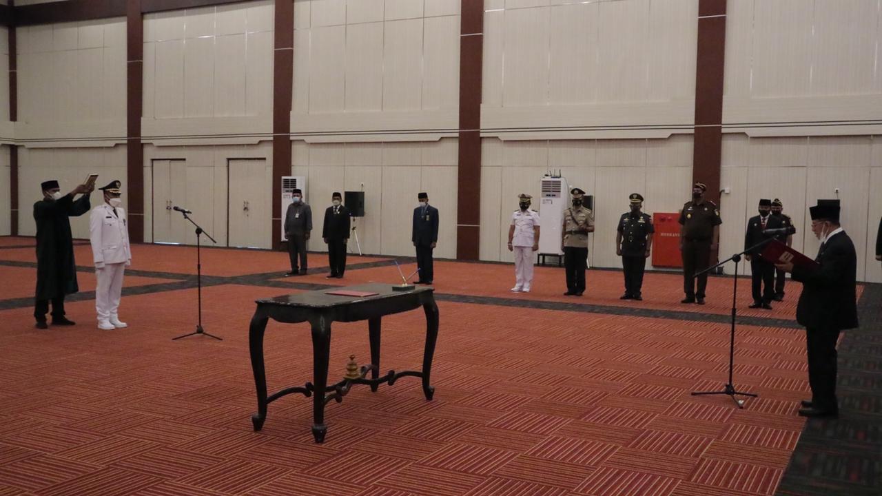 Kepala Biro Pengadaan Barang dan Jasa Maluku Utara, Saifuddin Djuba dilantik sebagai Pj Bupati Halmahera Utara