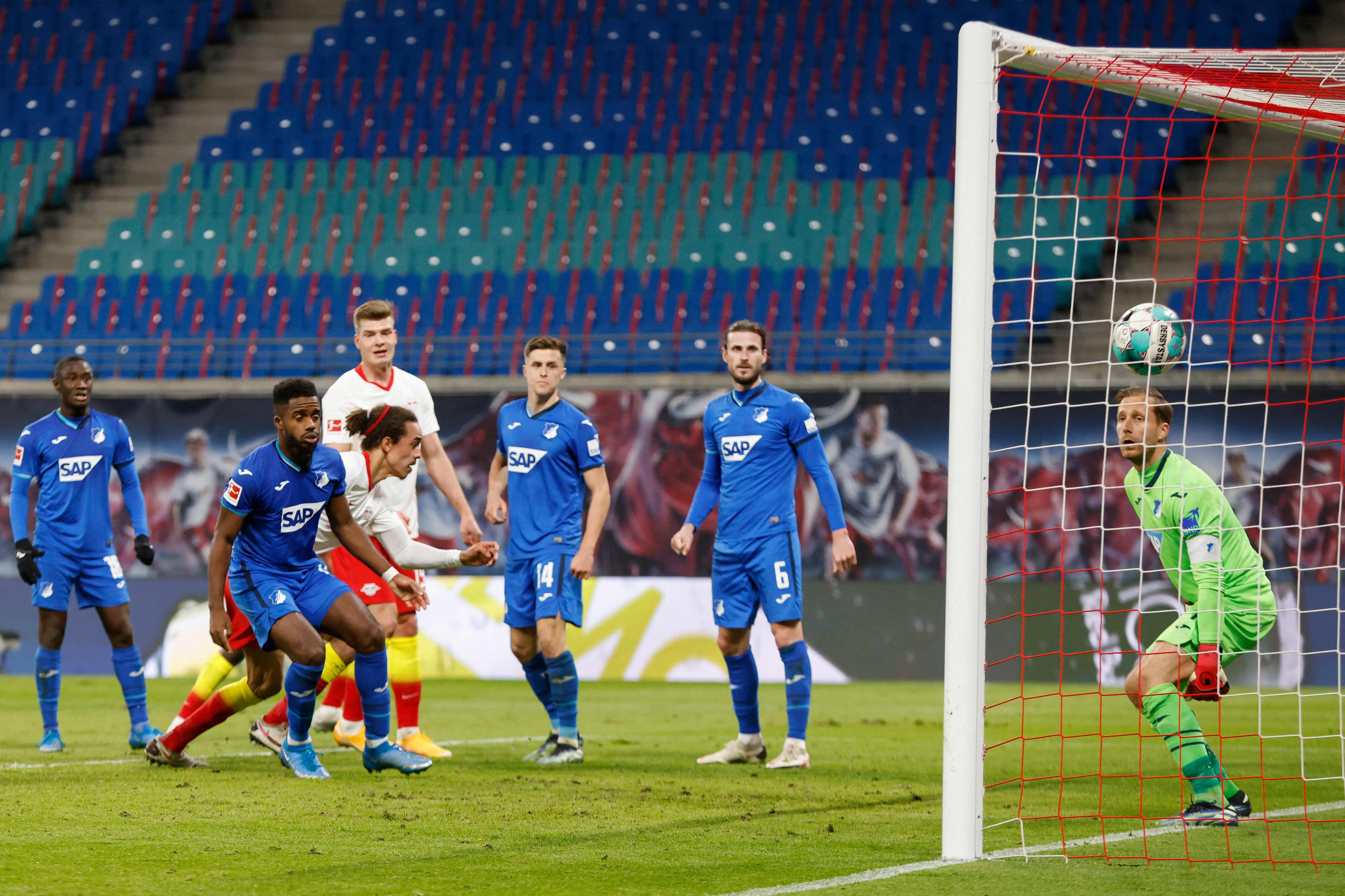 Gol yang dicetak pemain RB Leipzig Yussuf Poulsen ke gawang Hoffenheim.