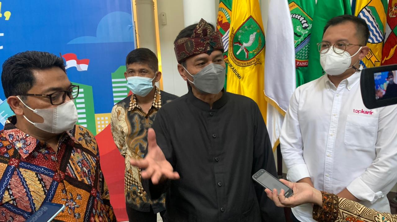 Kepala Dinas Tenaga Kerja dan Transmigrasi Jawa Barat  Rachmat Taufik Garsadi