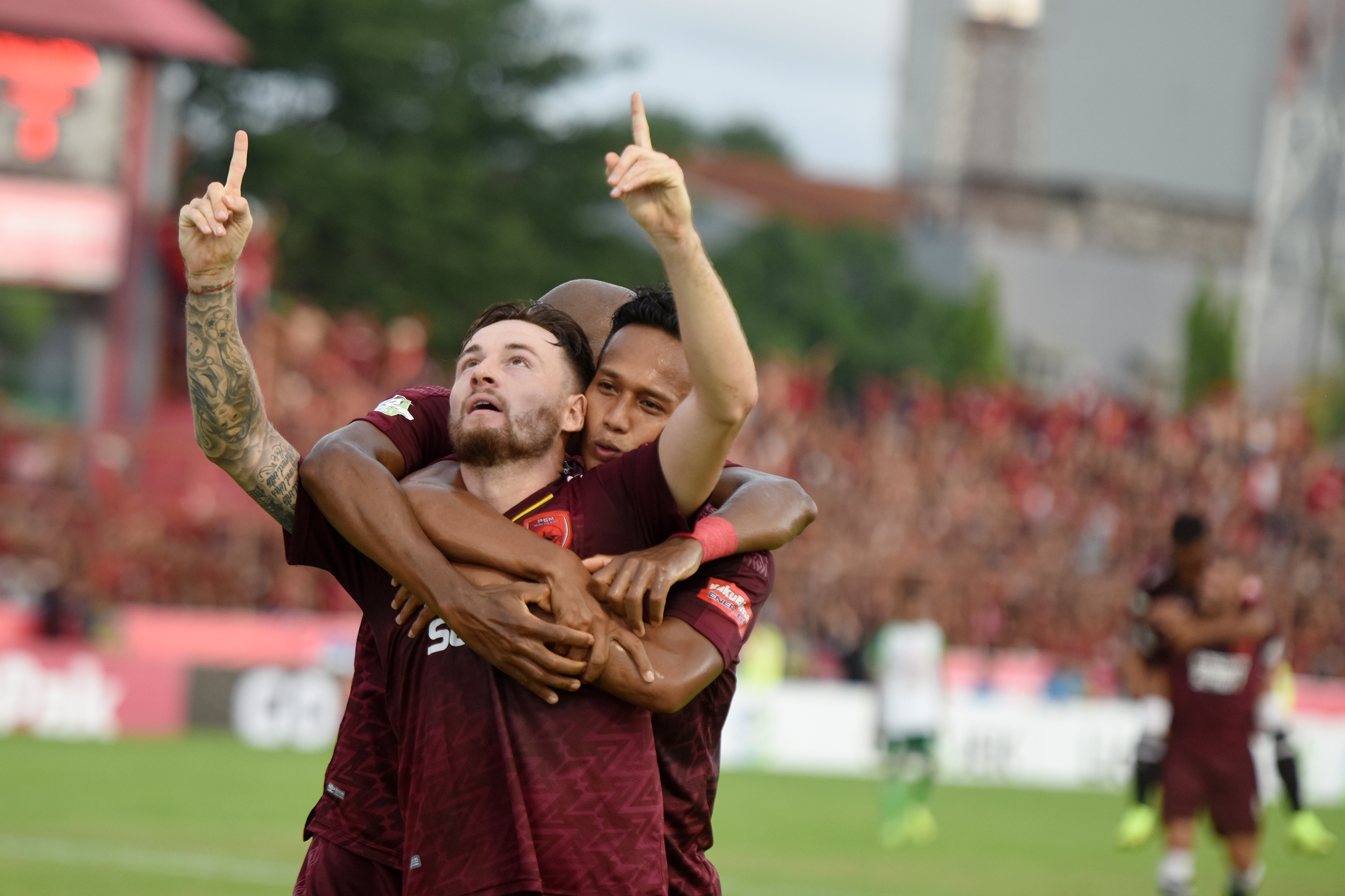 Marc Anthony Klok (tengah).