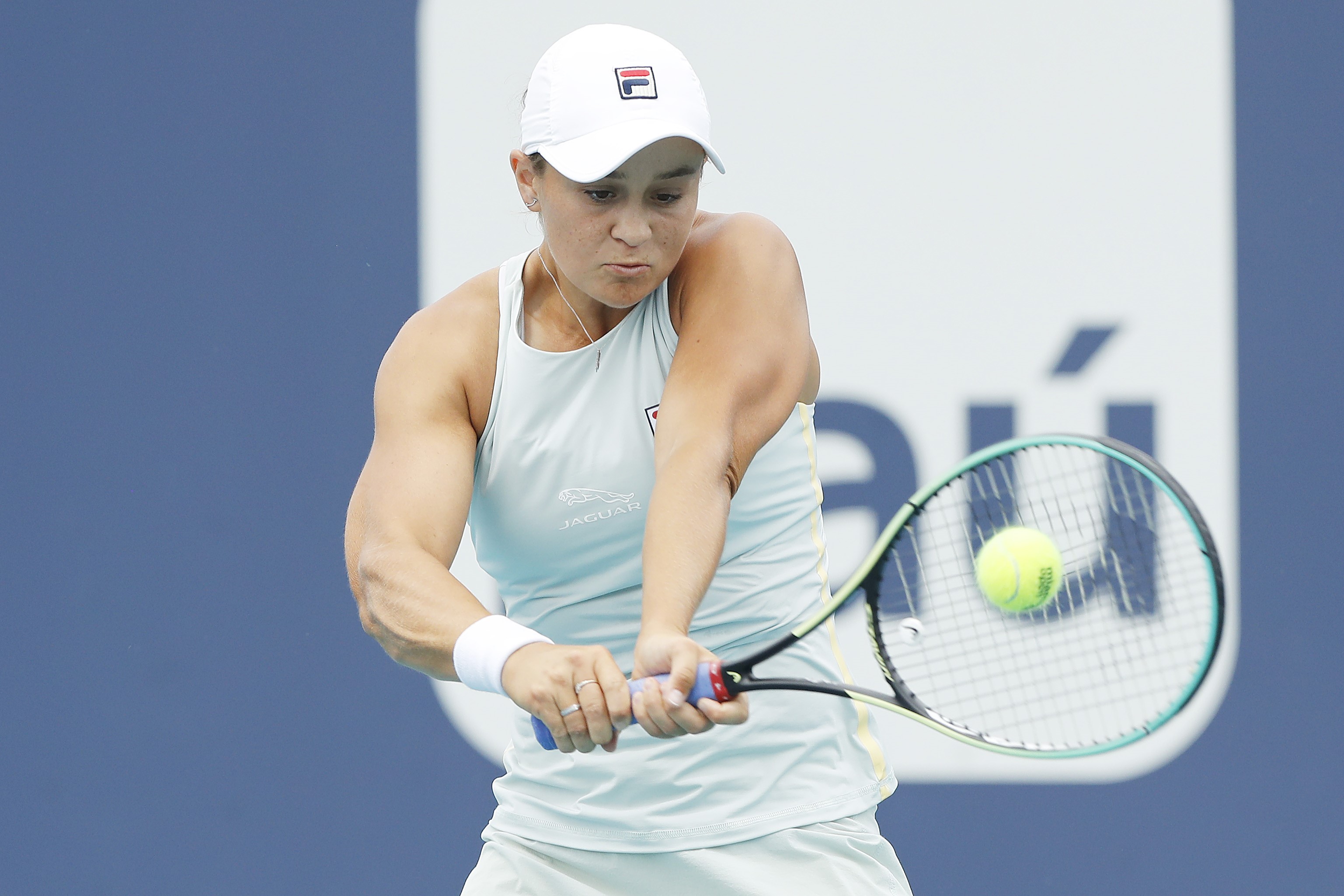 Barty Melaju di Turnamen Tanah Liat Charleston