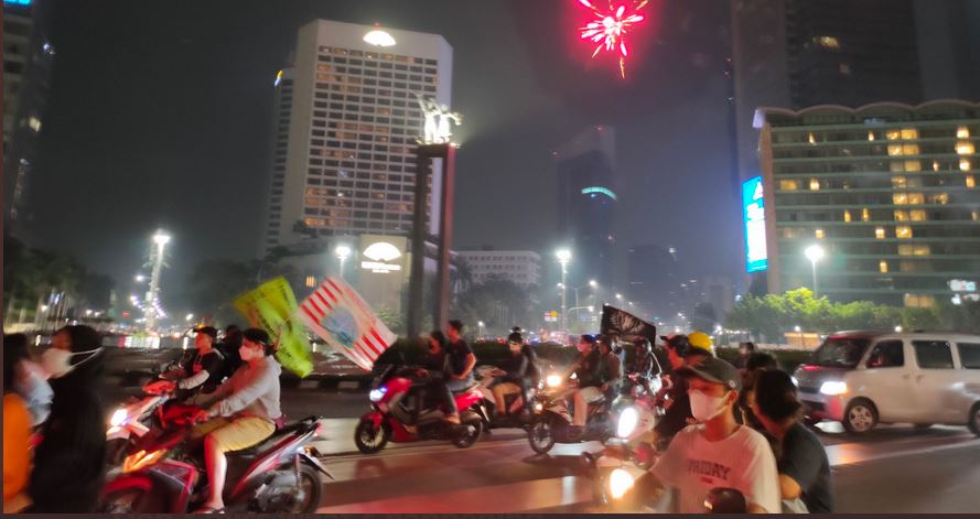 Pendukung Persija melakukan konvoi usai tim kesayangan mereka menjadi juara di Piala Menpora.