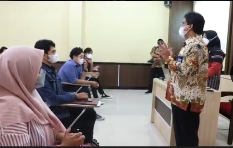 Kuliah tatap muka di Universitas Sebelas Maret, Solo. 