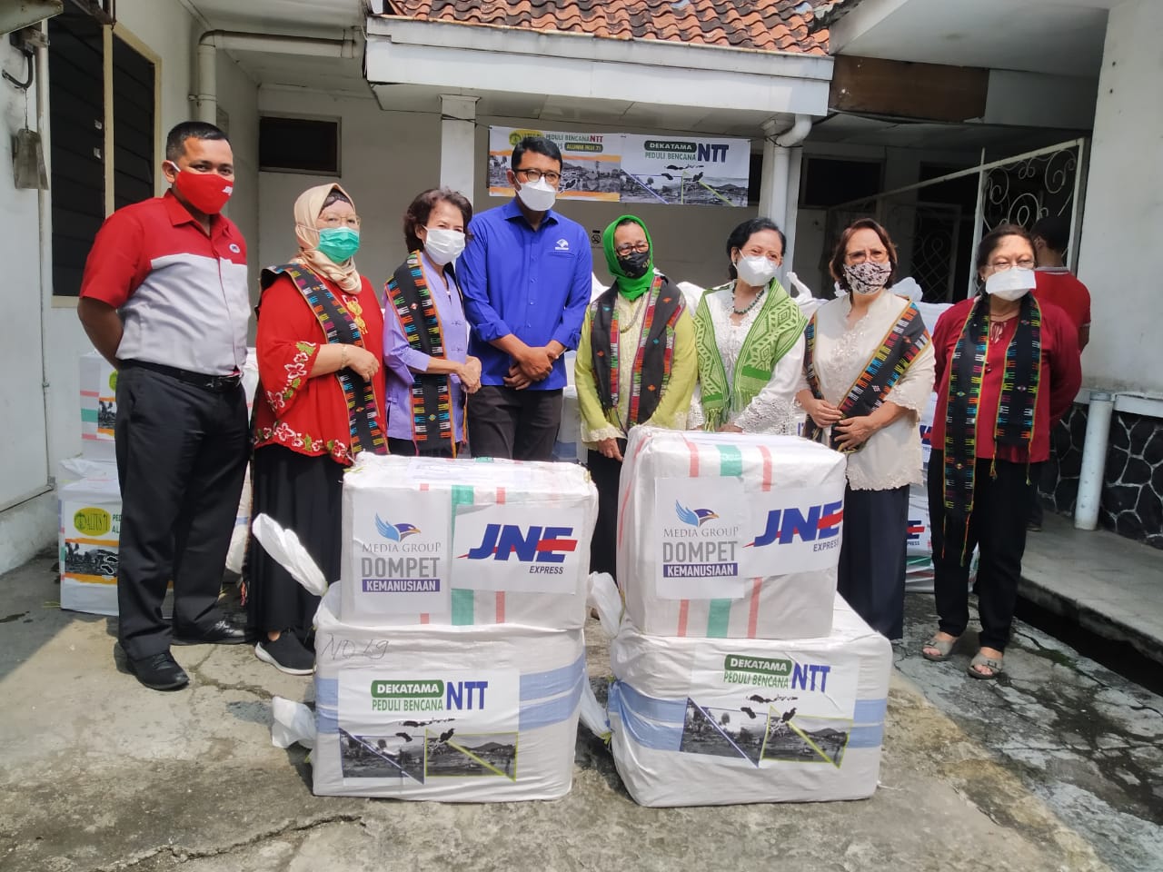 Media Group Salurkan 788 Kg Kebutuhan Siap Pakai ke Korban Bencana NTT