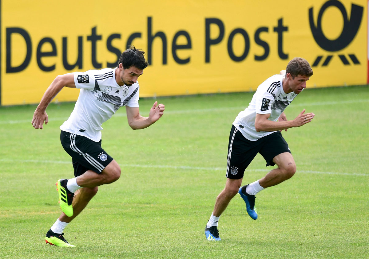 Matt Hummels (kiri) dan Thomas Mueller kembali dipanggil memperkuat timnas Jerman.