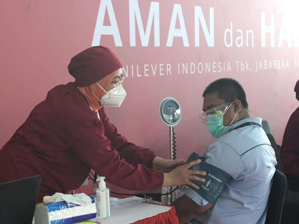 Vaksinasi pada pekerja dalam program vaksinasi gotong royong