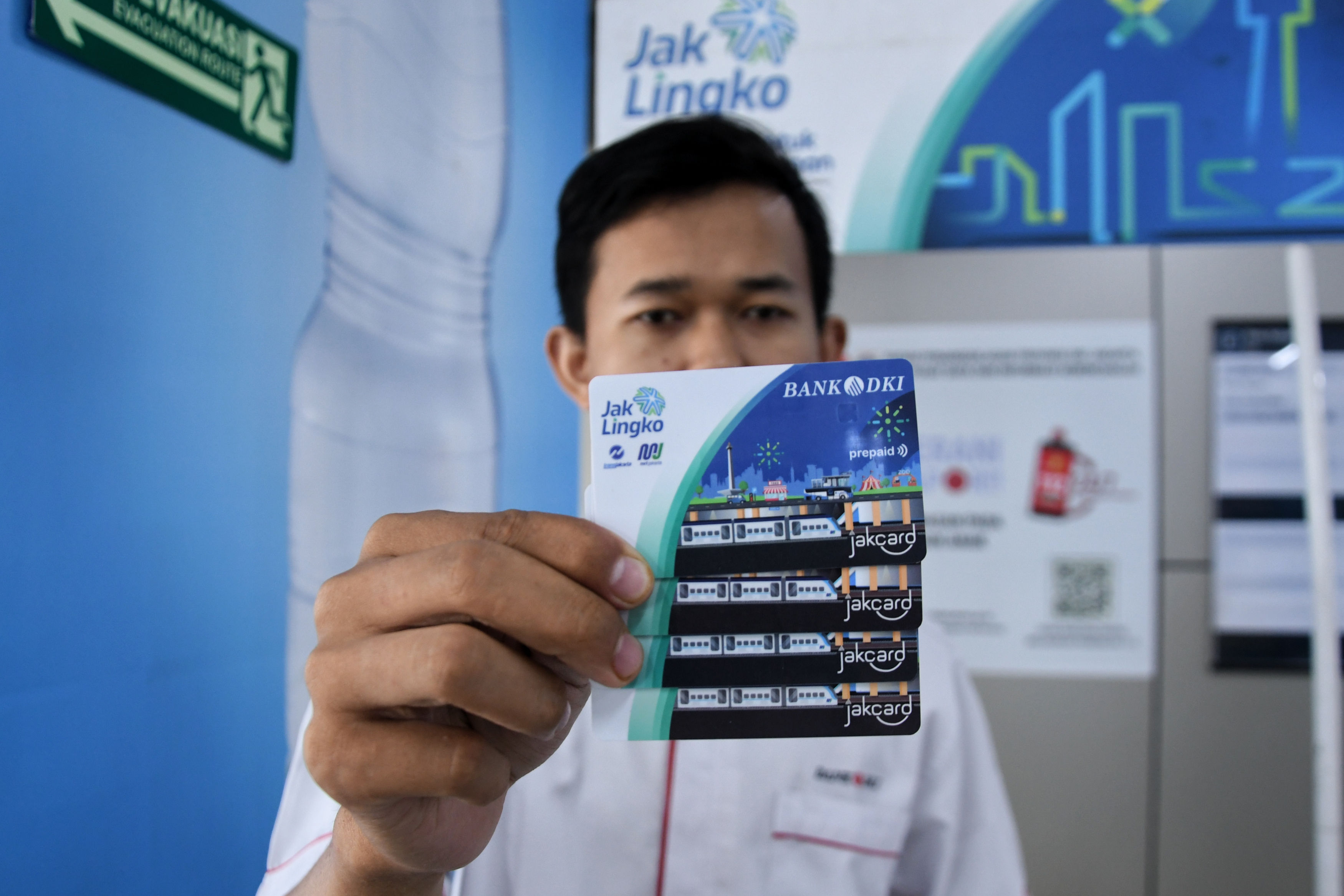 Kartu Jak Lingko Jakcard yang digunakan untuk pembayaran moda transportasi terintegrasi di Jakarta. 